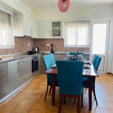 George House * Archangelos (Rhodes)