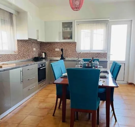 George House * Archangelos (Rhodes)